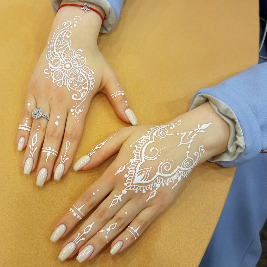 beloe-mehendi-na-ruke-mockva