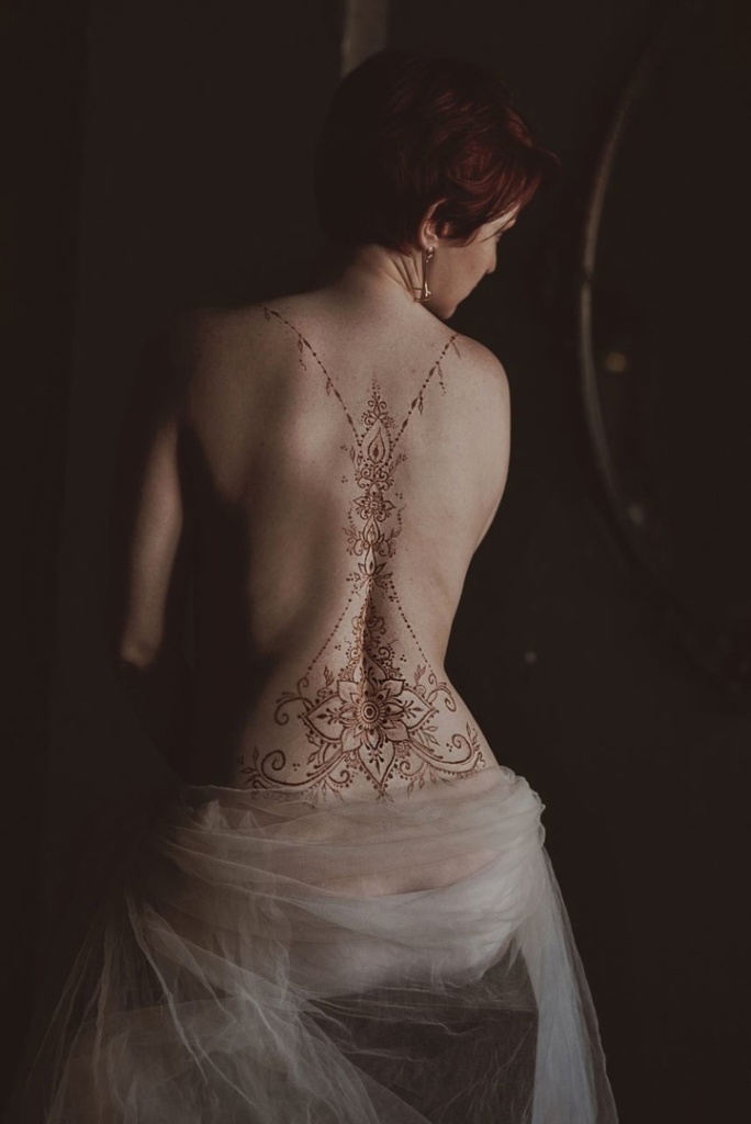 mehendi-na-spine